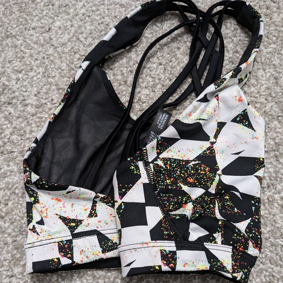 (2/$25) VictoriaSport strappy cross back yoga bra black white geo shape - Picture 10 of 12
